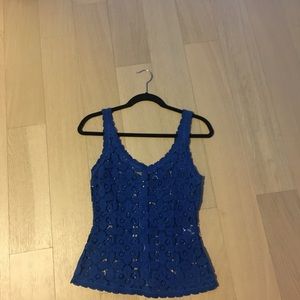 Blue cut out flower zipper back knit tank